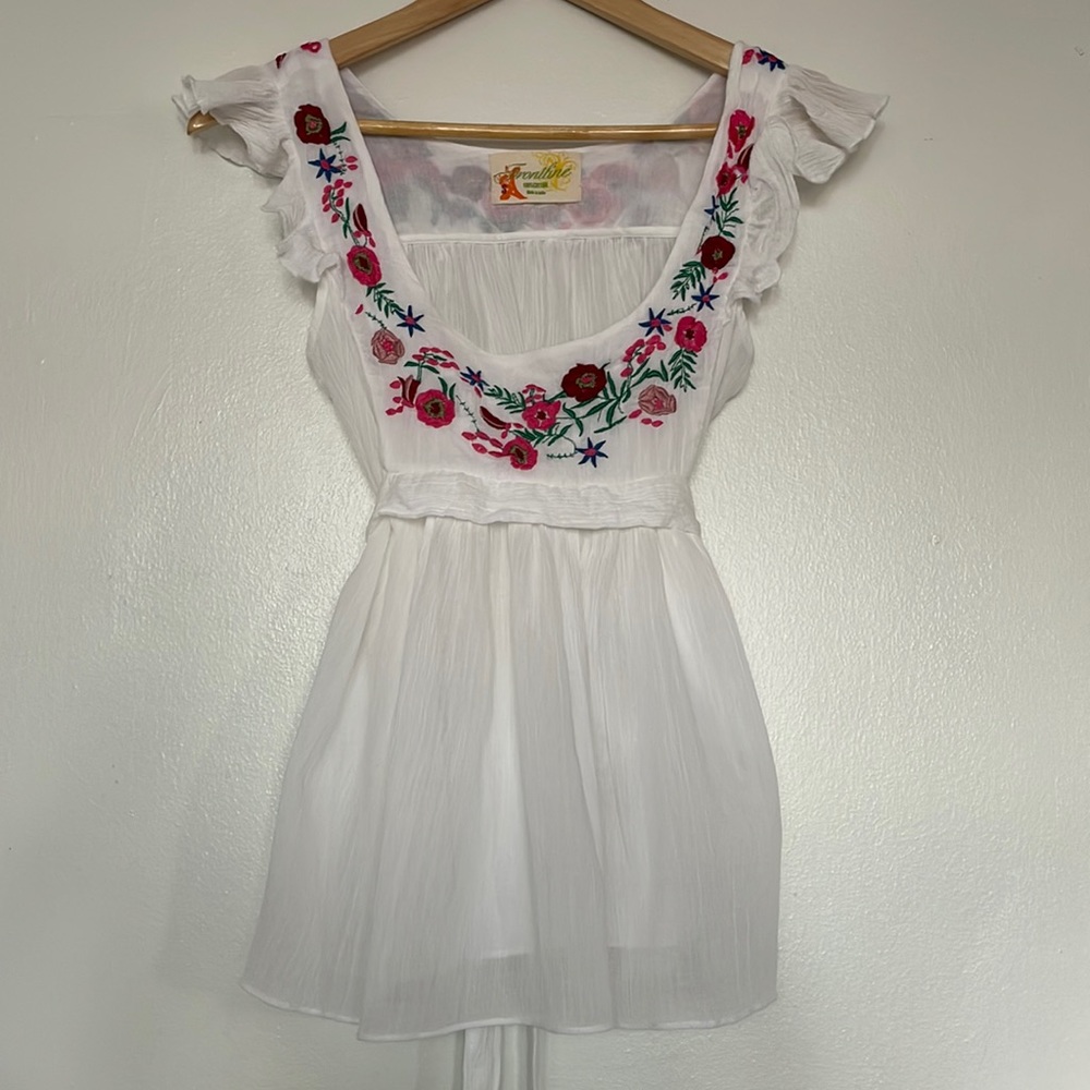 Frontline Floral Embroidered Top Size S
